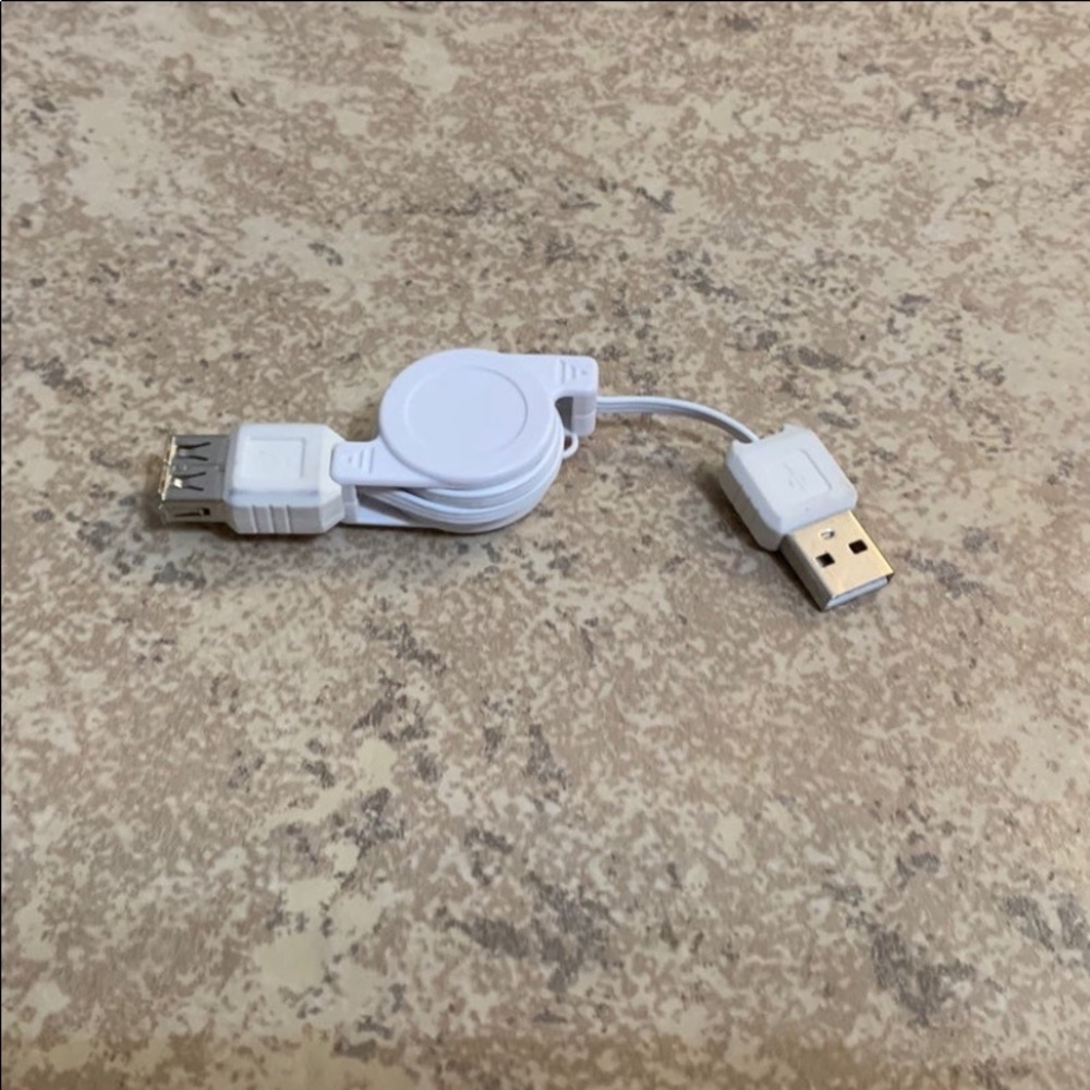 Case Logic Retractable Charger - Picture 4 of 4